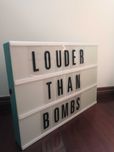 Moldura luminosa com letras