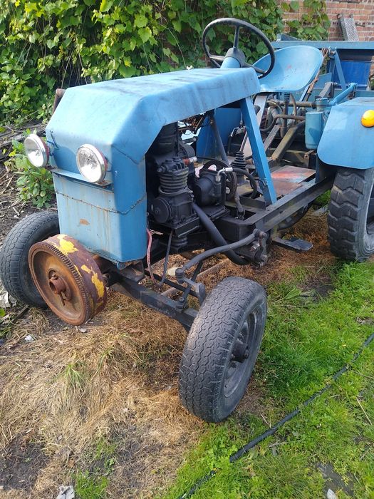 Ciągnik, traktorek, sam.