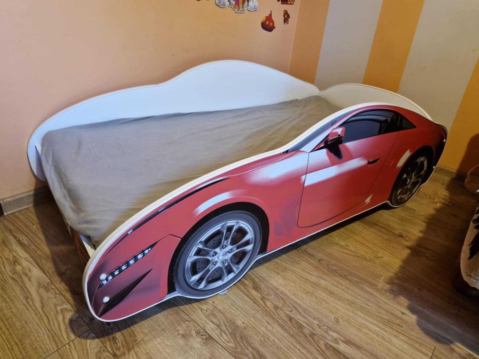 Łóżko samochód dla chłopca