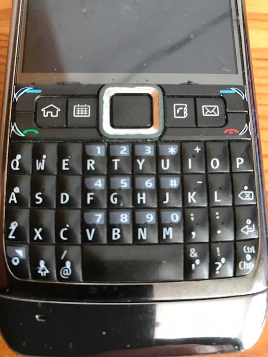 Telefon NOKIA E71