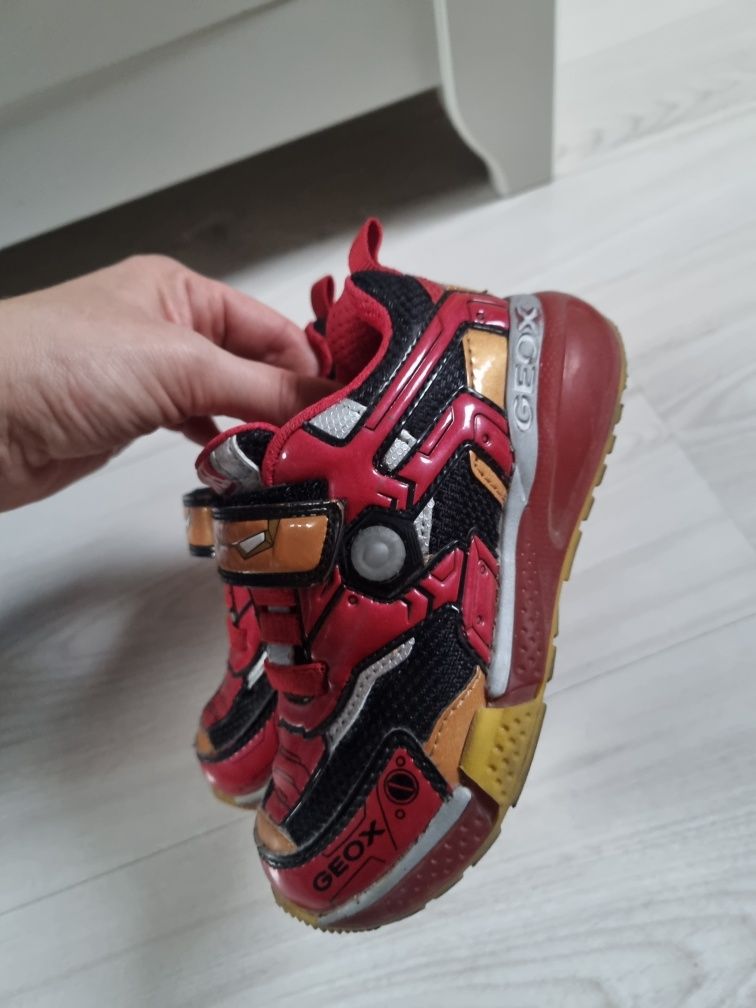 Buty sportowe Geox Marvel świecące roz 26