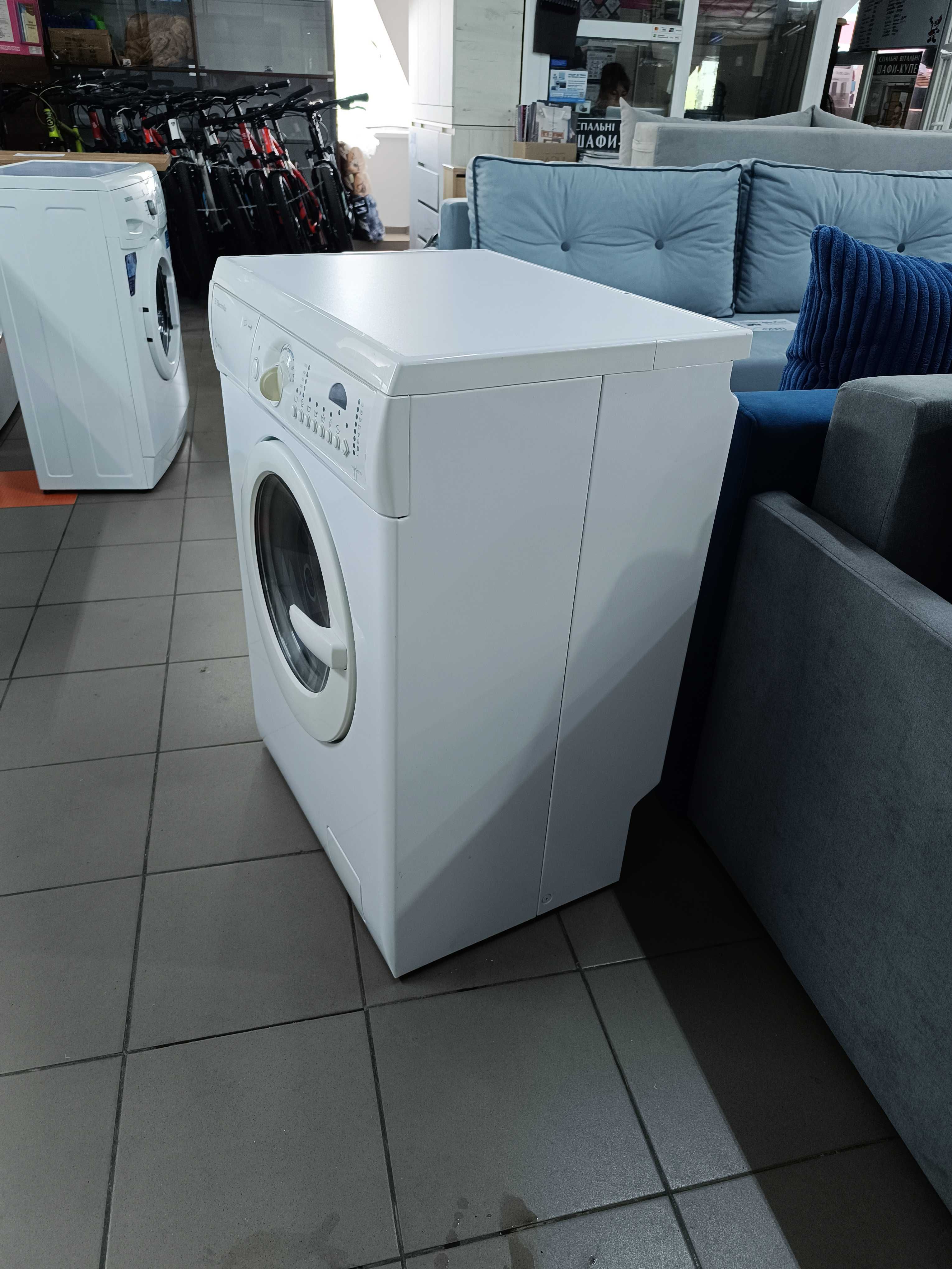 Пральна машина Electrolux EWS1030