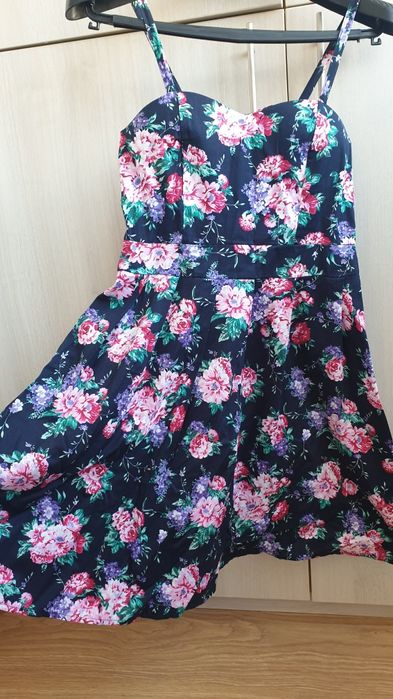 Сукня на розмір M-L (вкладиші для грудей)