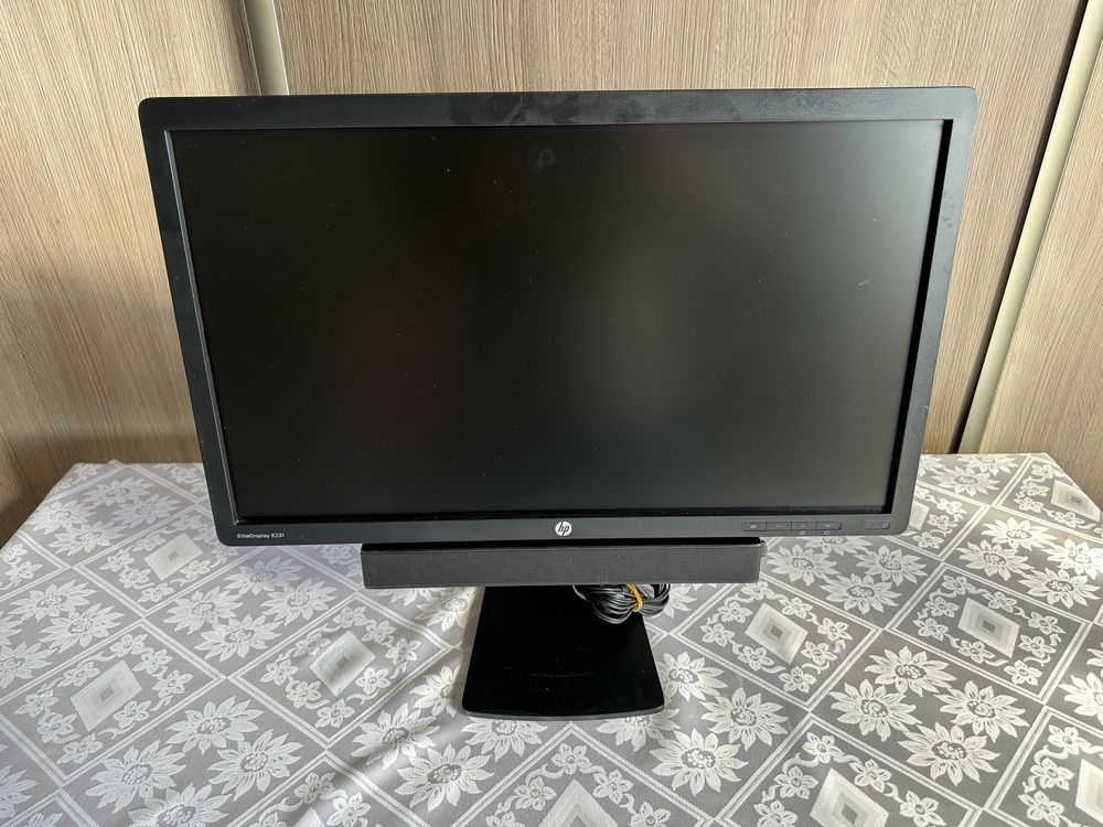 Komputer monitor 23” drukarka laser 4x3.7GHz 16GB RAM Grafa Radeon 4GB