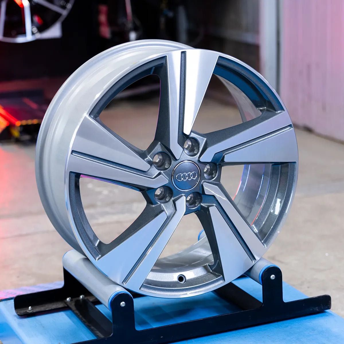 FABRYCZNIE NOWE Oryginalne Felgi Audi 18" A3 A4 A6 A8 Q2 Q3 TT
