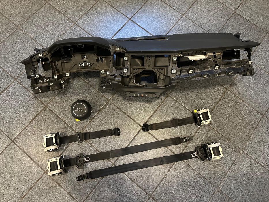 Audi a1 19r konsola Airbag deska pasy Oryginal