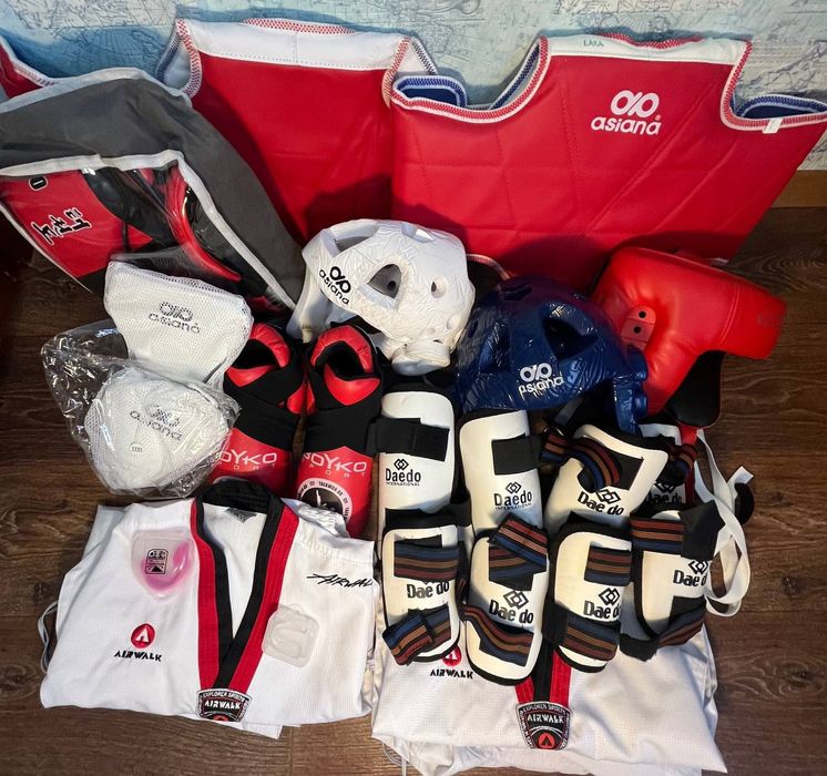 Комплект спортивної  екіпіровки ( Taekwondo)