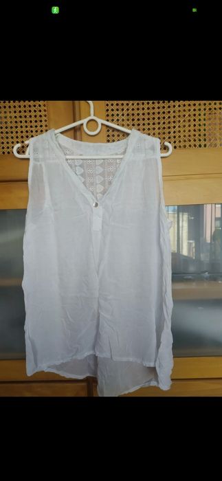 Bluzka koszulowa z guziczkiem i koronką