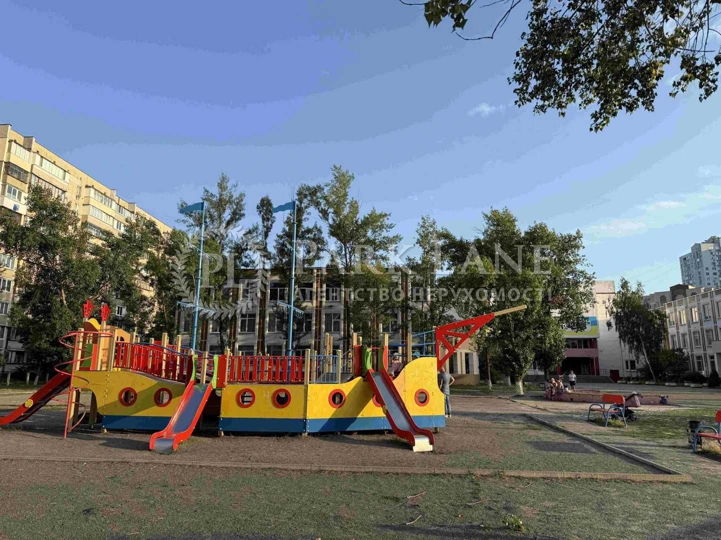 продаж квартири 3 кім 69 метрів вул. Милославська 5