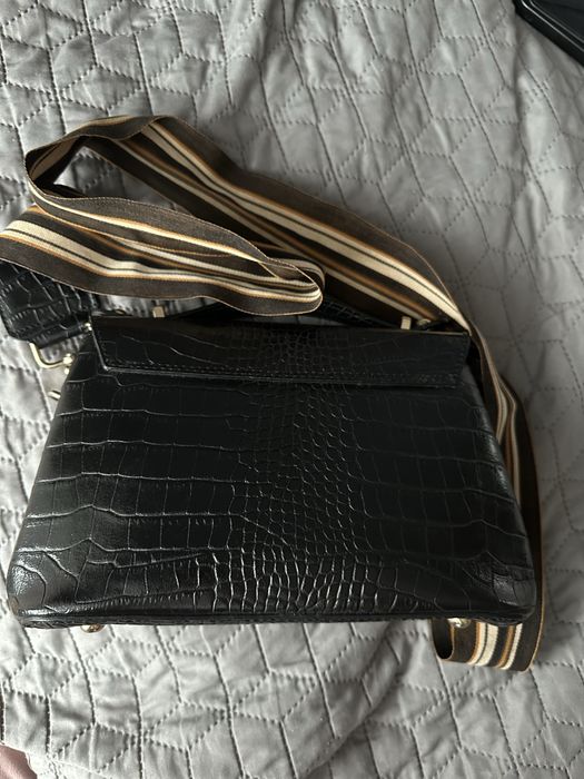 Чорна сумочка з натуральної шкіри