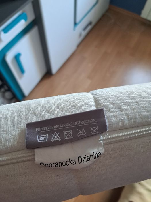 Materac do łóżeczka holding dobranocka