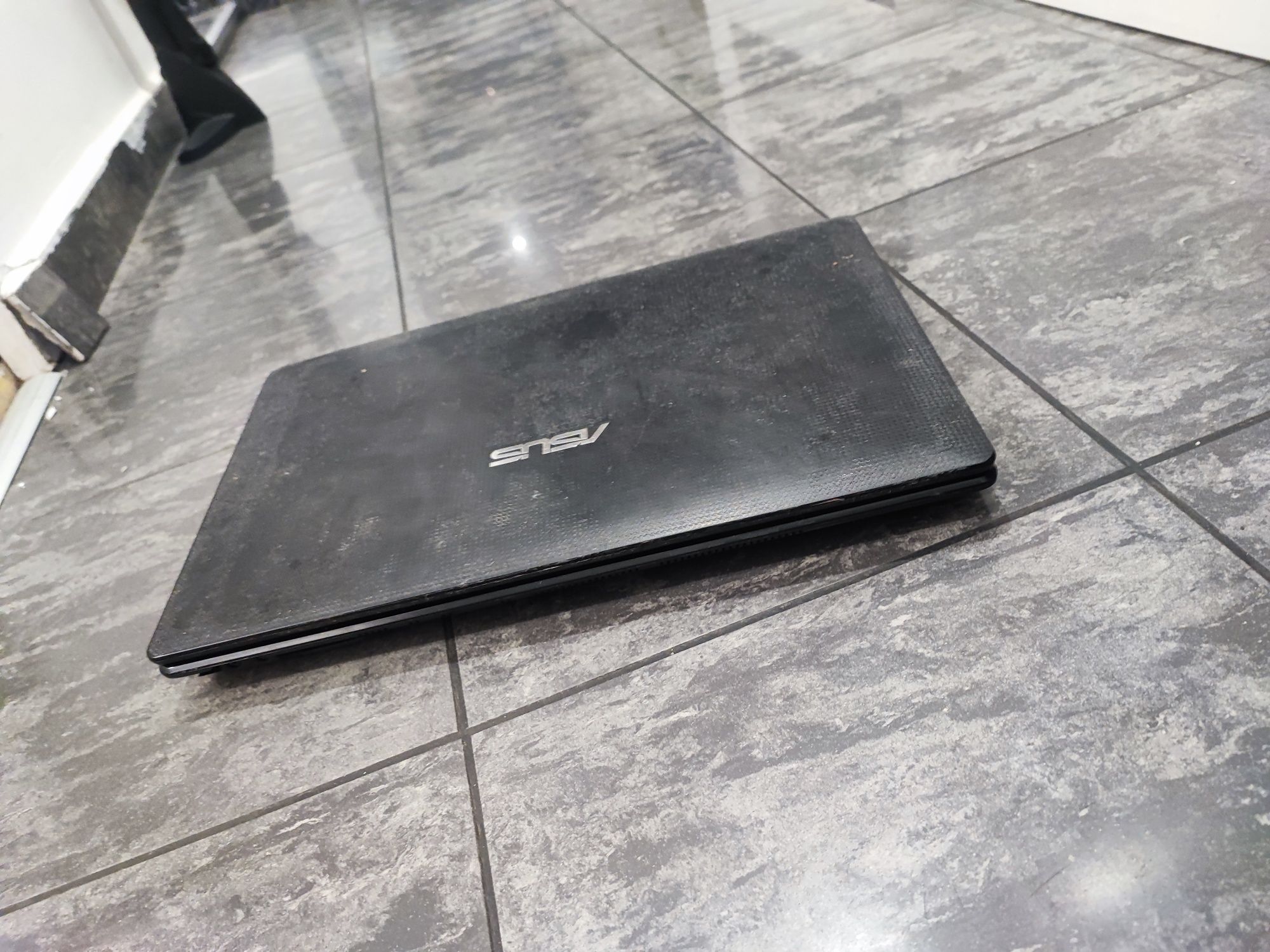 Laptop Asus i3 4GB 500HDD windows 10 hdmi