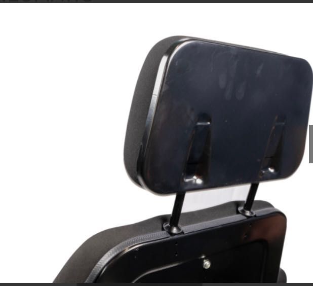 Assento de trator preto pneumático