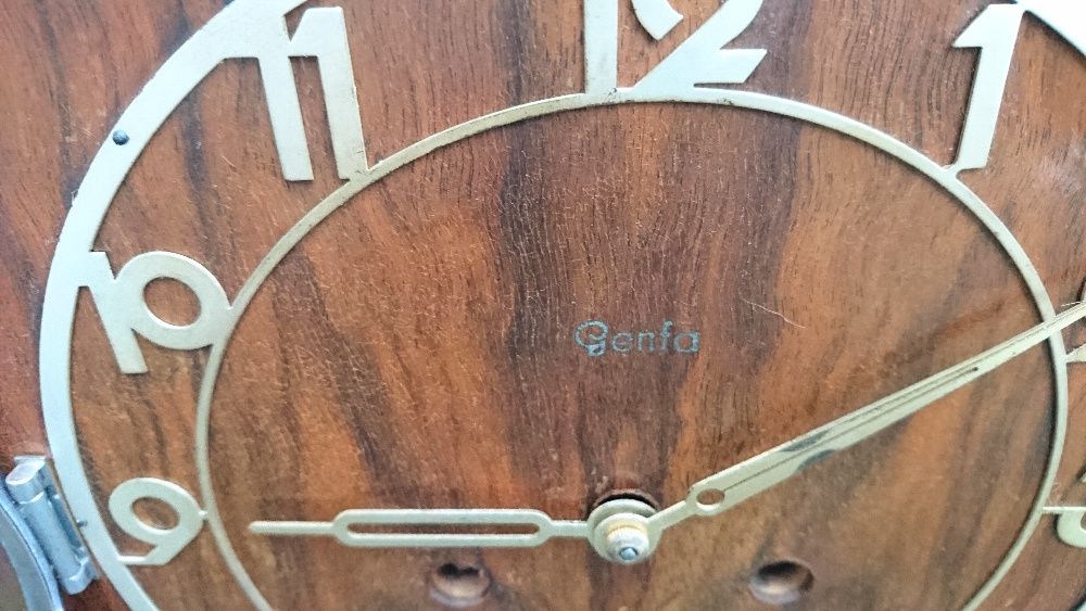 Stary kominkowy zegar Genfa