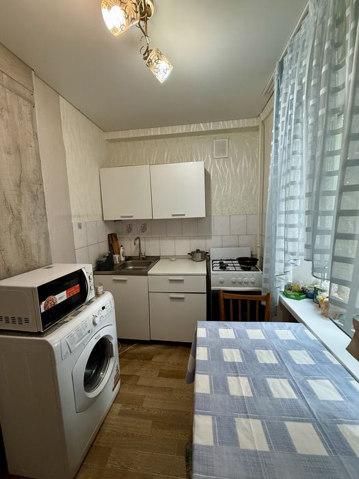 Оренда 1 кім. Черемушки «Зоря»