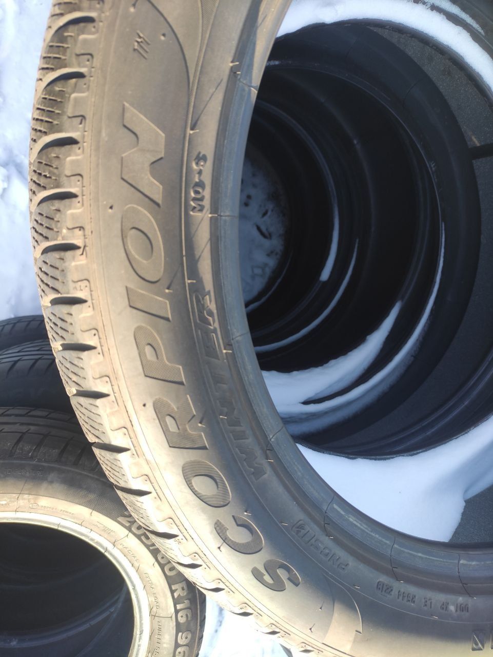 Продам разноширокую зимнюю резину pirelli scorpion winter