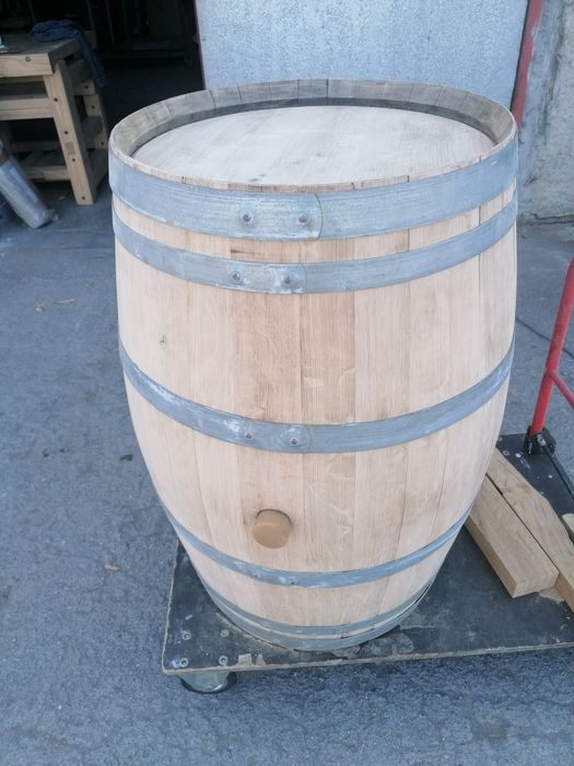 Dębowa beczka po winie