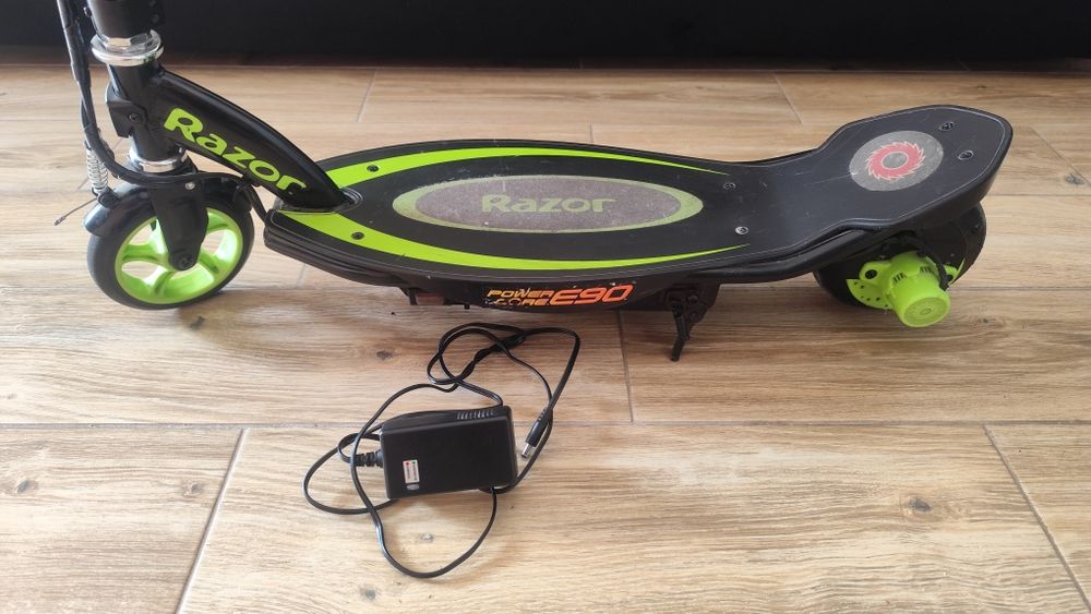 Hulajnoga elektryczna dla dzieci Razor e90 16km/h