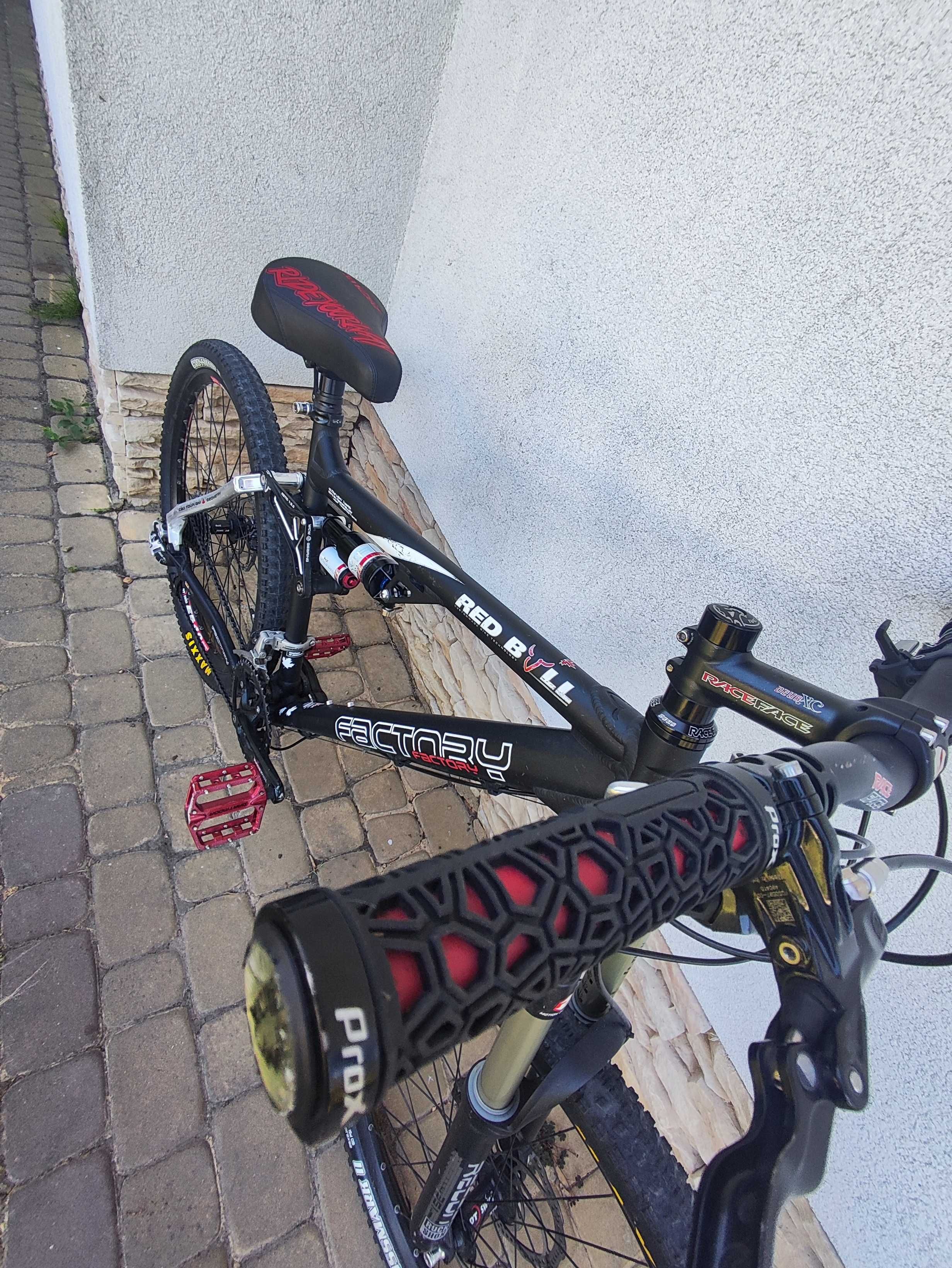 (finalna cena) Rower redbull factory full suspension stan świetny