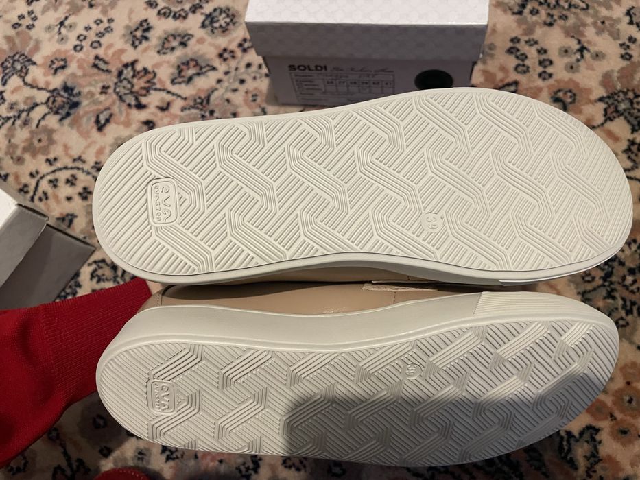 Шкіряні нові бежеві сліпони