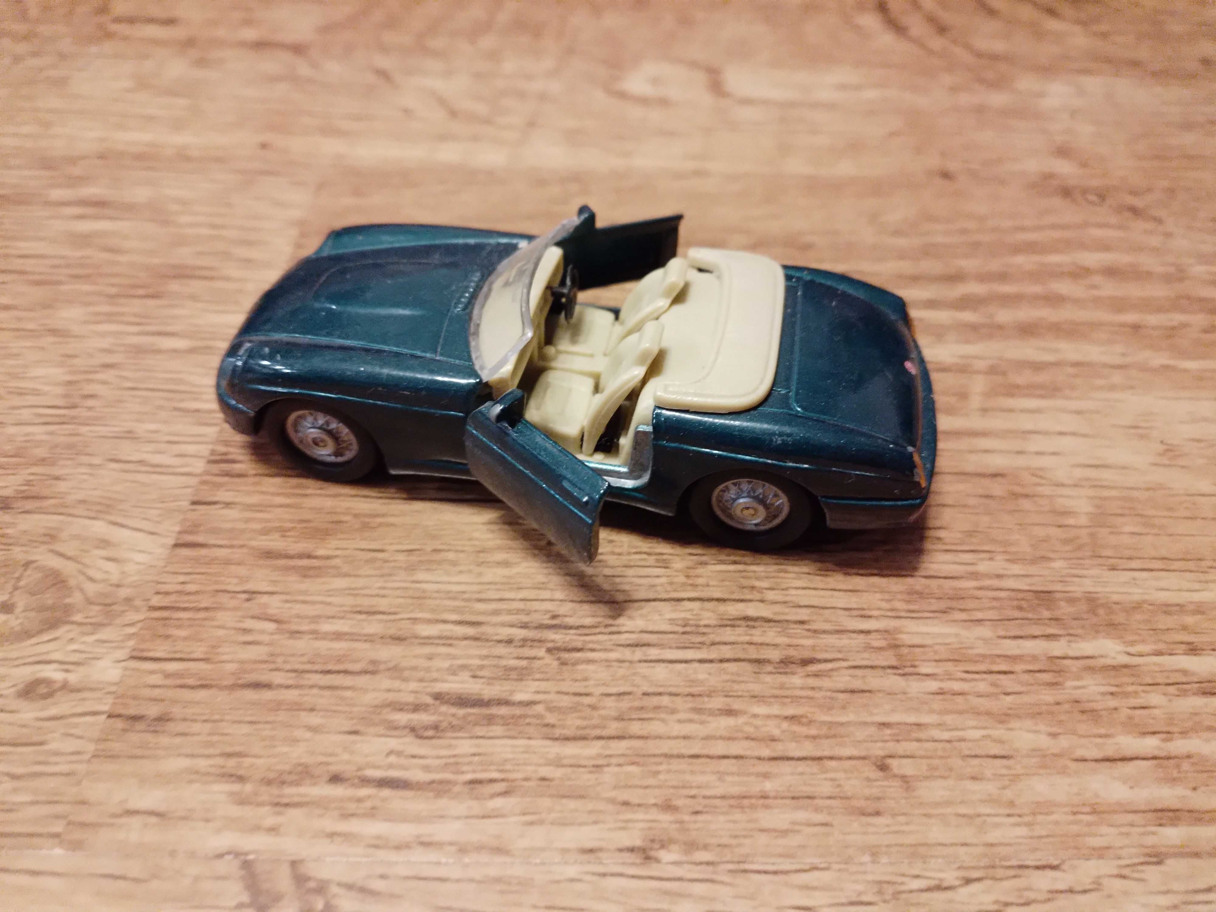 MG RV 8; Maisto 1:37