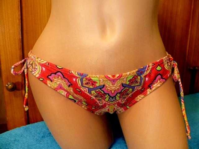 Раздельный купальник,бюстгальтер-бандо с чашками,M-L размер