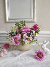 Яскрава весняна квіткова композиція, декор для дому