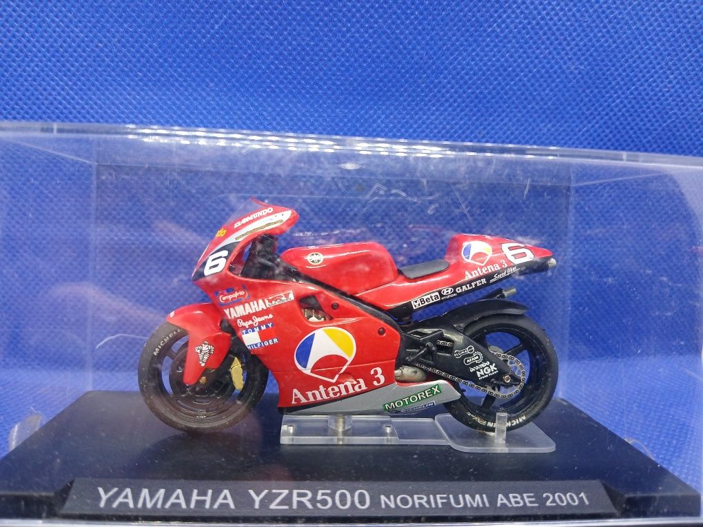 Miniaturas escala  1/24 Moto GP 9 modelos diferentes