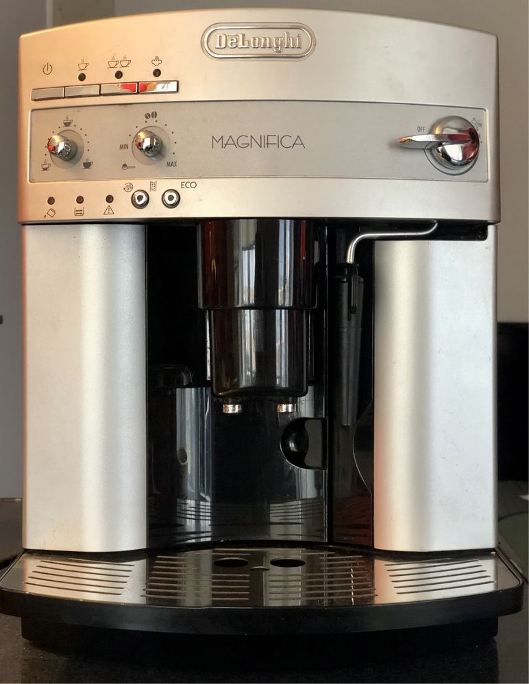 Maquina de Café - DeLonghi Magnifica ESAM 3200.S