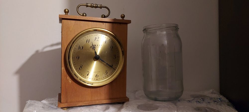 Stary zegar biurkowy