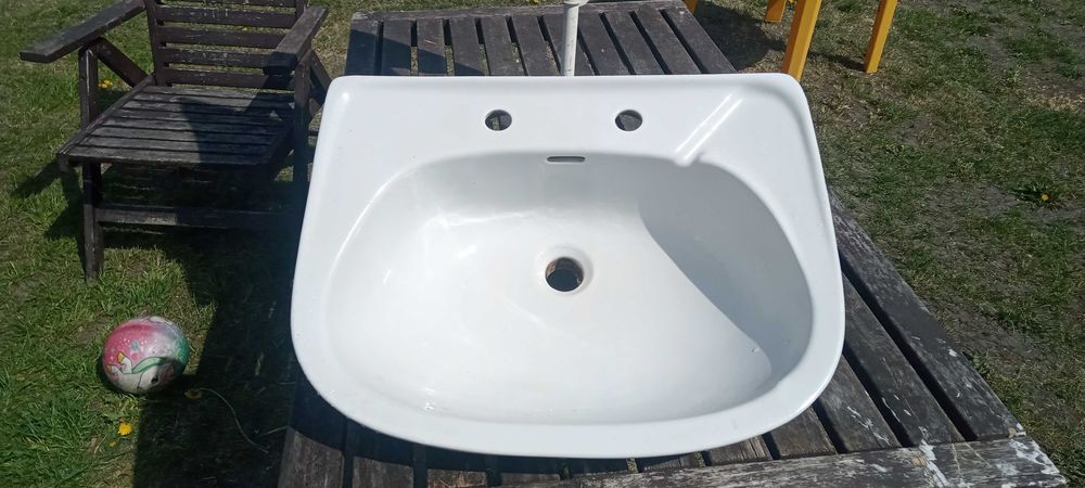 Umywalka do łazienki szer.65,gł.45cm stan bdb