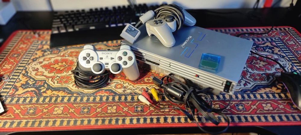Playstation 2+2pady+Memory card+gra