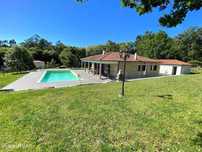 Excelente moradia com piscina