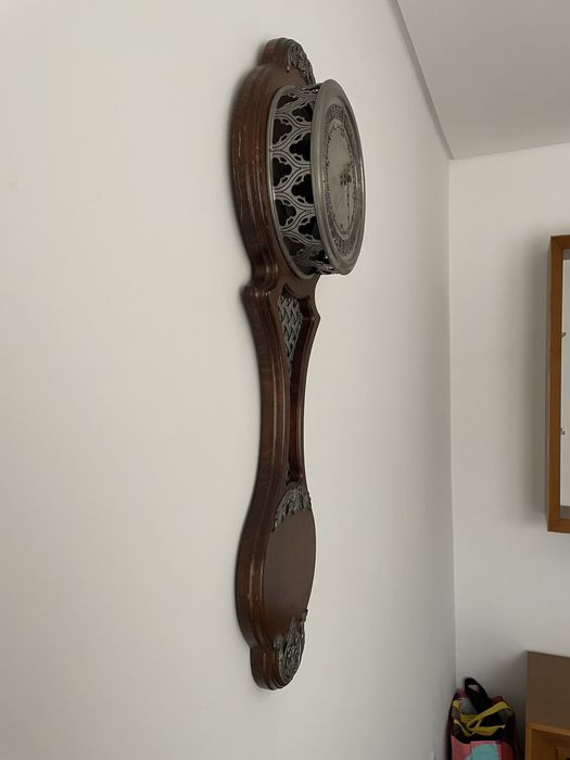 Relógio de parede em madeira e estanho