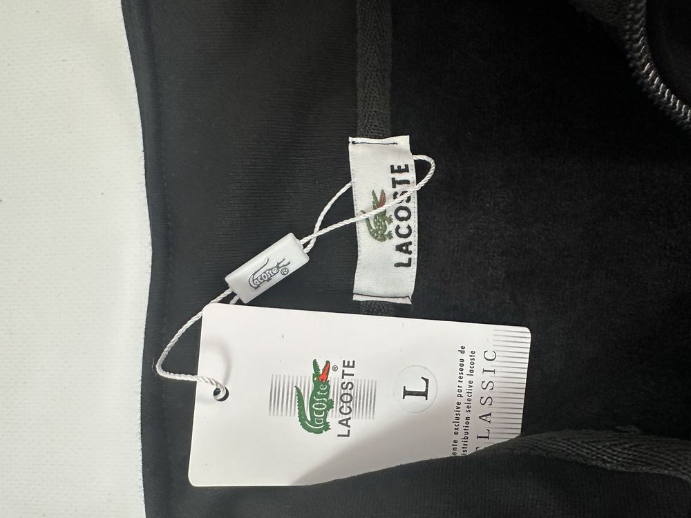 Lacoste 1/4 zip в чорному кольорі
