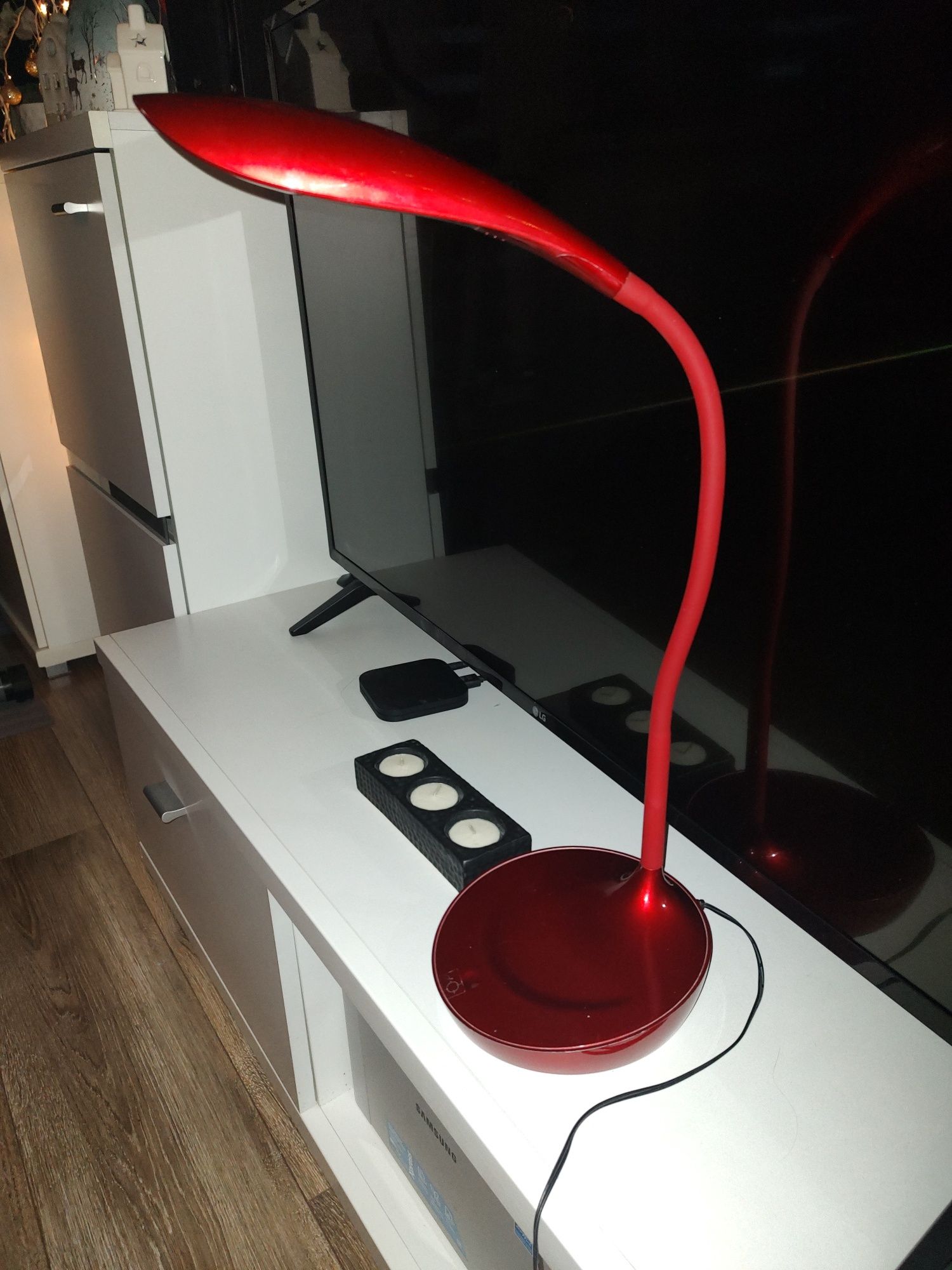 Lampa biurkowa LED DEL1321 USB czerwona z portem USB