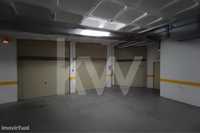 Garagem com 33 m2 | Equipada com wallbox | Solum