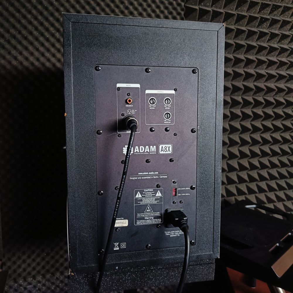Adam A8X monitores estúdio