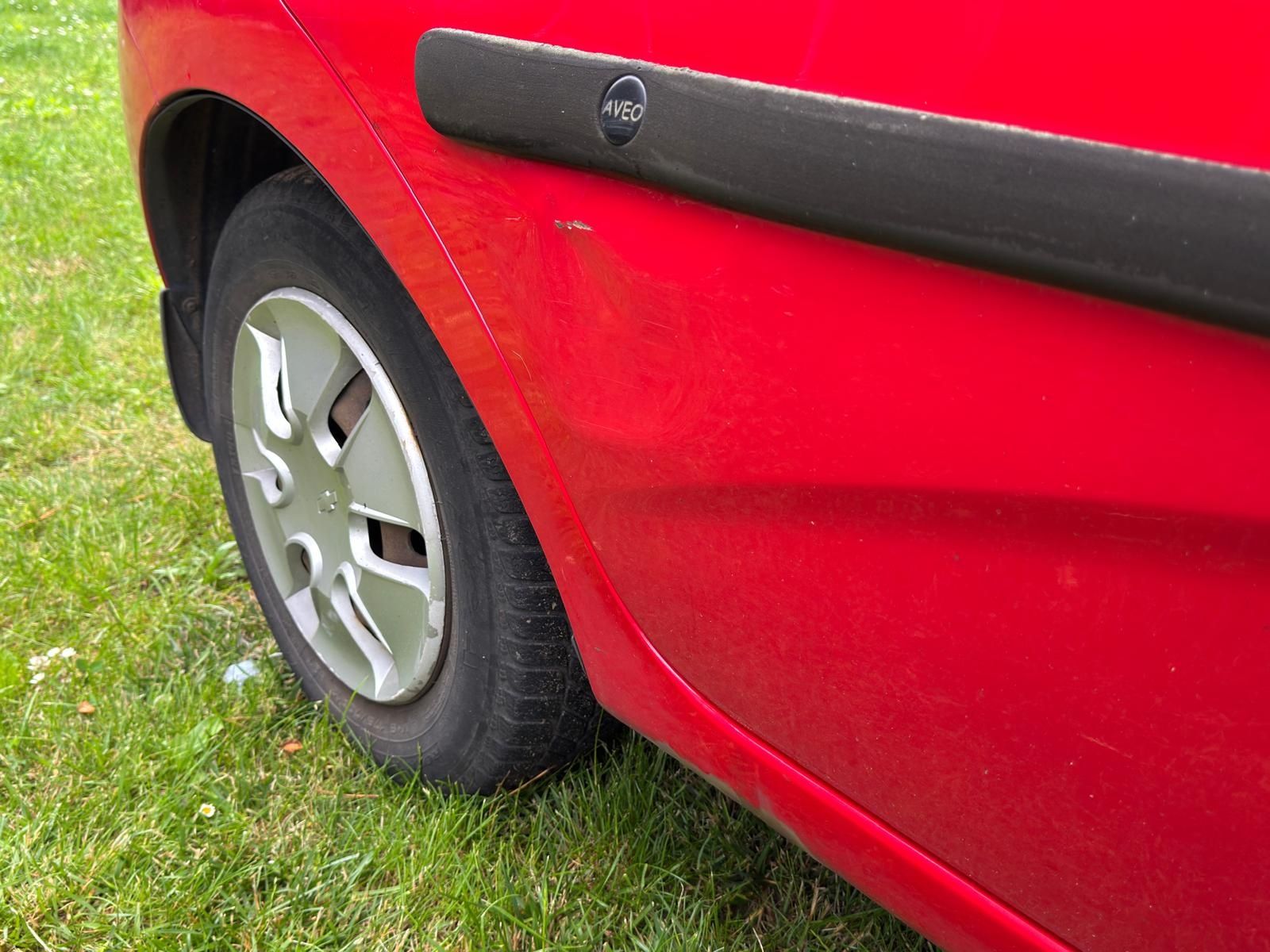 Chevrolet Aveo czerwony