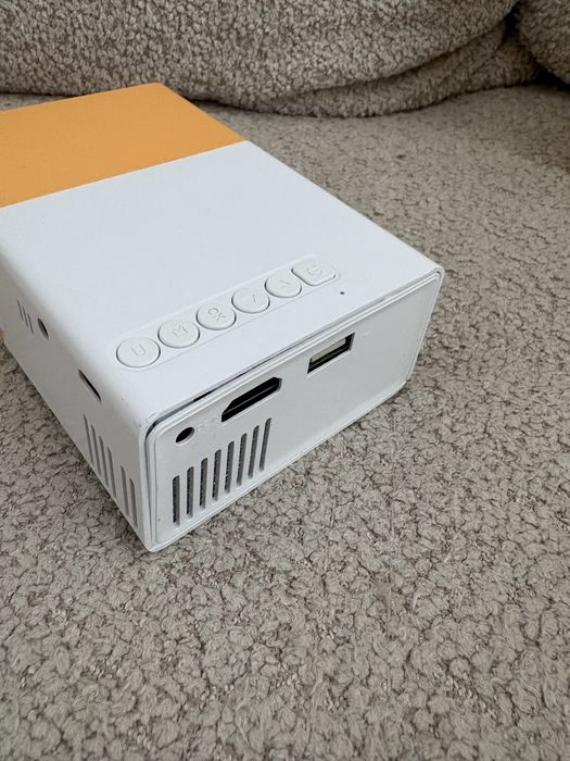 Проектор YG 300 читайте опис