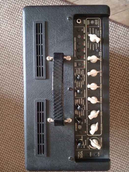 Комбік VOX VT40+ з футсвіч