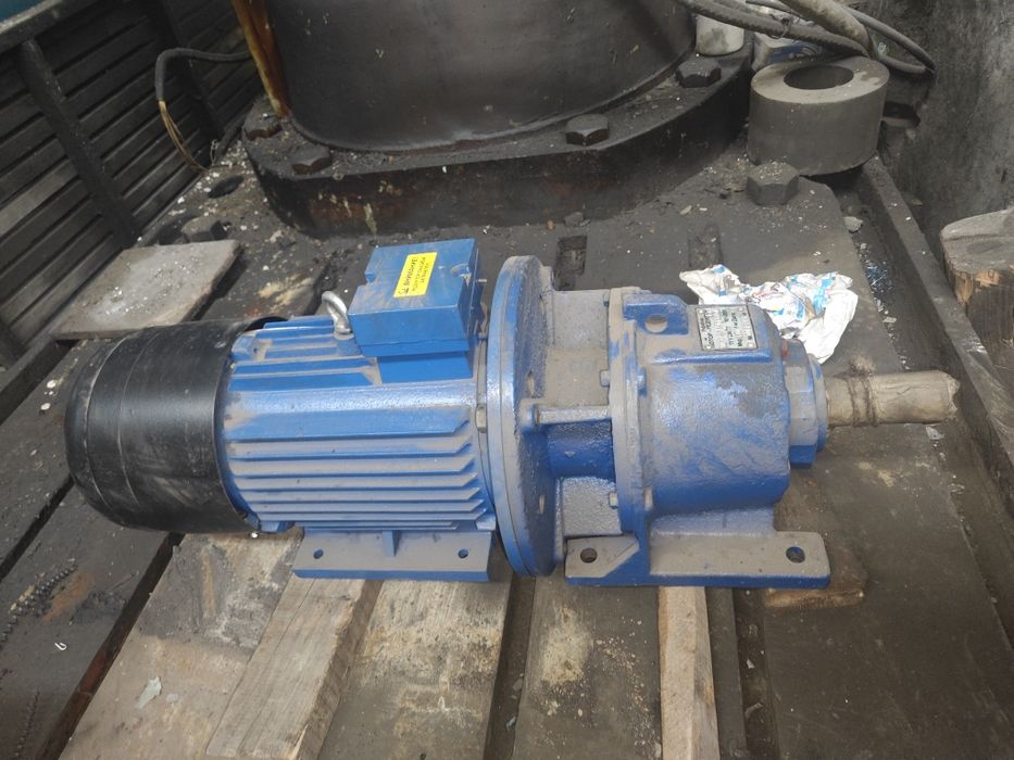 Мотор редуктор, єлектродвигун 7,5 кВт