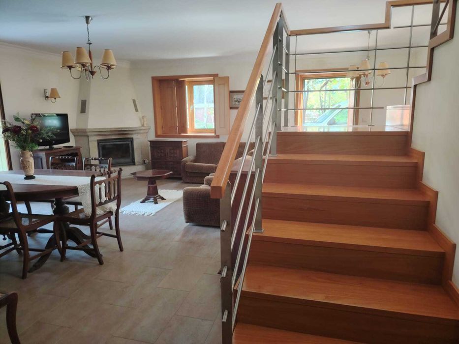 Moradia T4+1 Isolamento Moderno no Centro de LANHESES Viana do Castelo