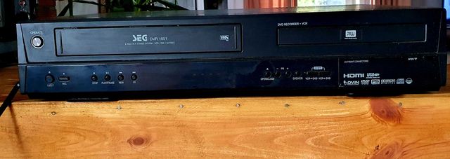 Przegrywarka kaset wideo VHS na plyty DVD, HDMI, USB