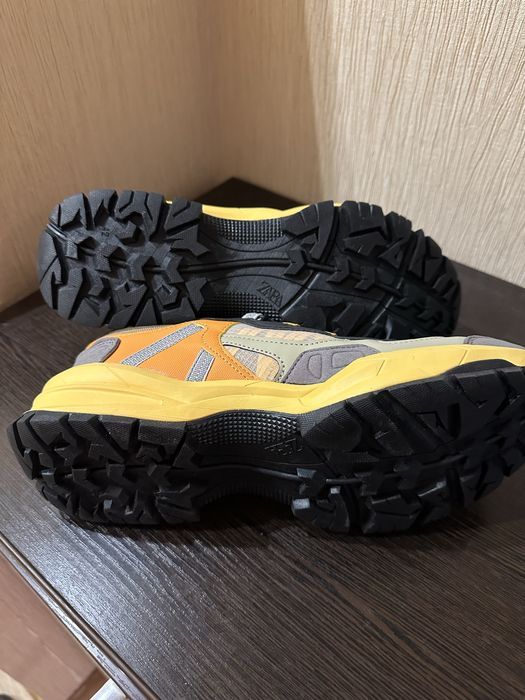 Кроссовки зара унисекс 42