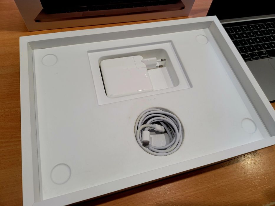 Laptop Apple Macbook Pro 2022 A2338 M2 8/256GB //IDEAŁ// 3 CYKLE ŁADOW