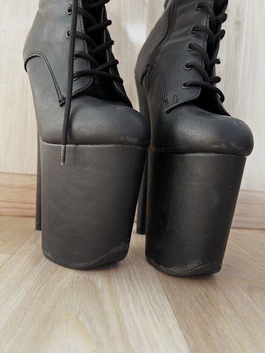 Продам стріпи Pleaser 35 високі черевики, сопоги