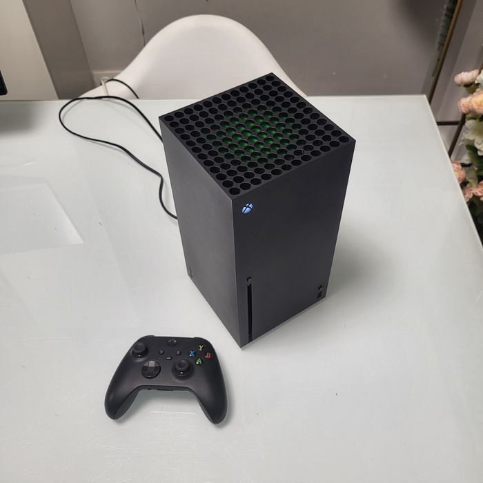 XBOX SERIES X plus PAD Stan idealny konsola 1tb