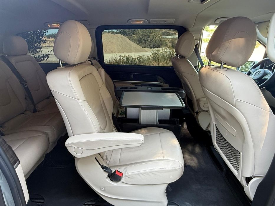 Wynajem Busa 7 osobowego, Mercedes V klasa, oraz Audi A8L.