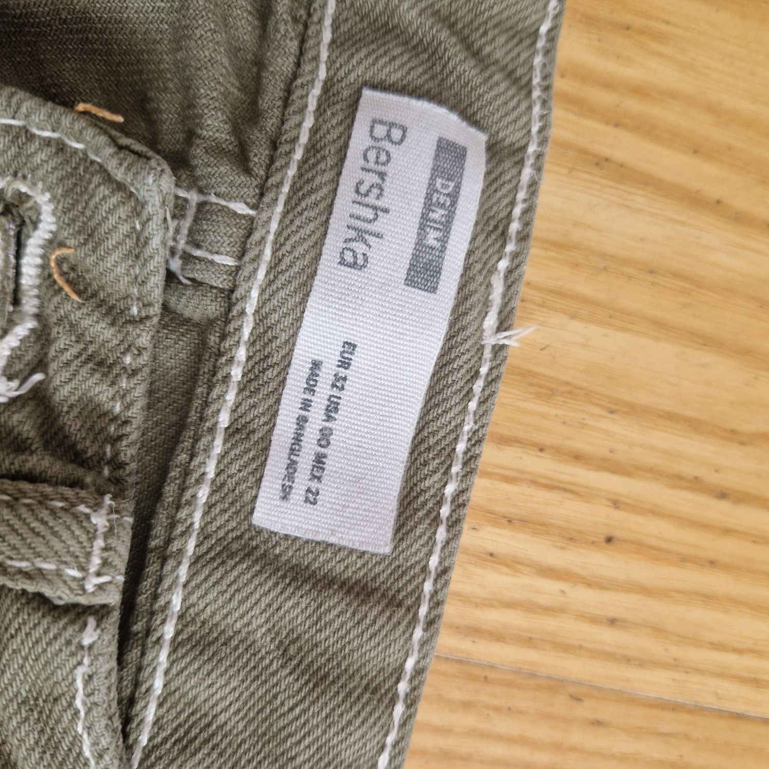 Spodnie Bershka.